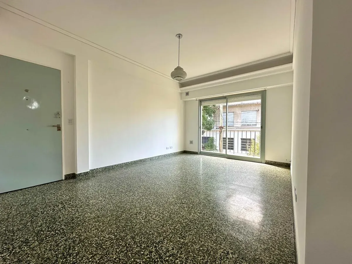 Refurbished two-room apartment with front balcony in General San Martín