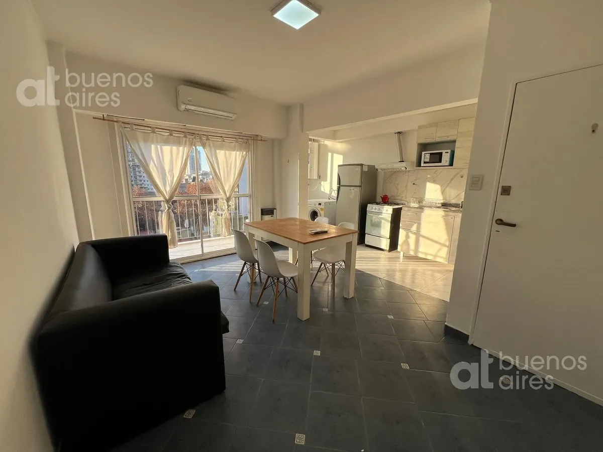 Apartamento de 2 dormitórios com varanda em San Telmo