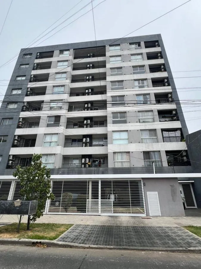 Departamento de 2 ambientes con cochera en Lanús