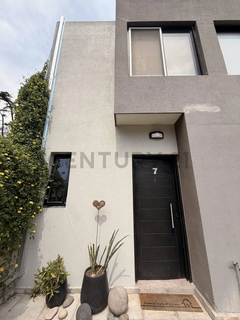 Apartamento duplex mobiliado com 1 dormitório em Ituzaingó