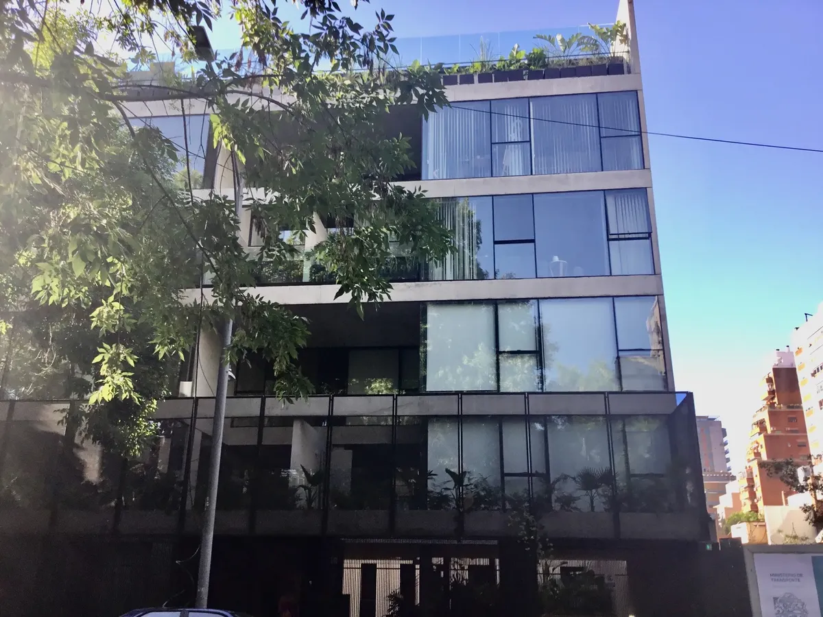 Departamento de 4 ambientes con 3 dormitorios y 2 cocheras en Núñez