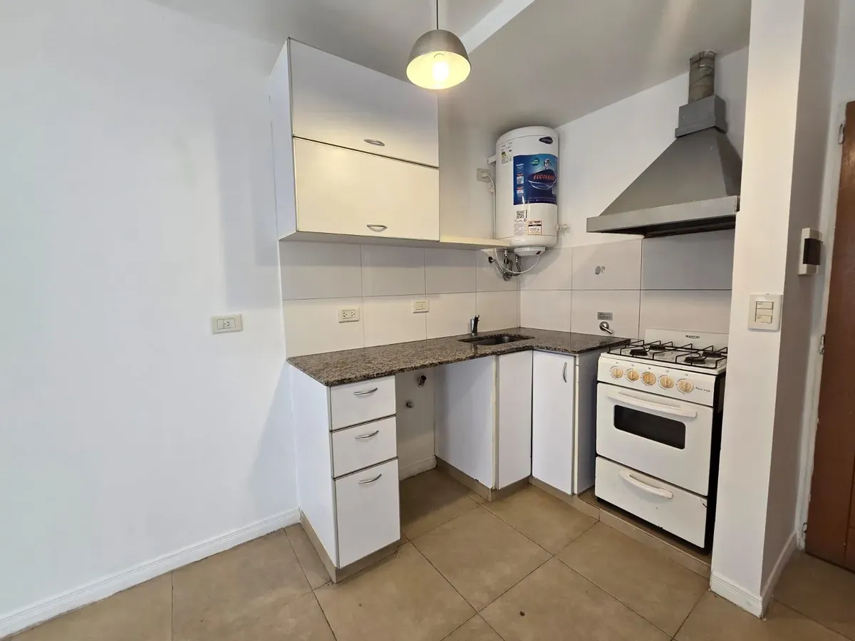 Departamento de 1 ambiente con placard en Caseros