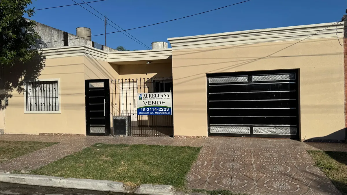 Casa de 4 ambientes com 3 dormitórios em Villa Tesei