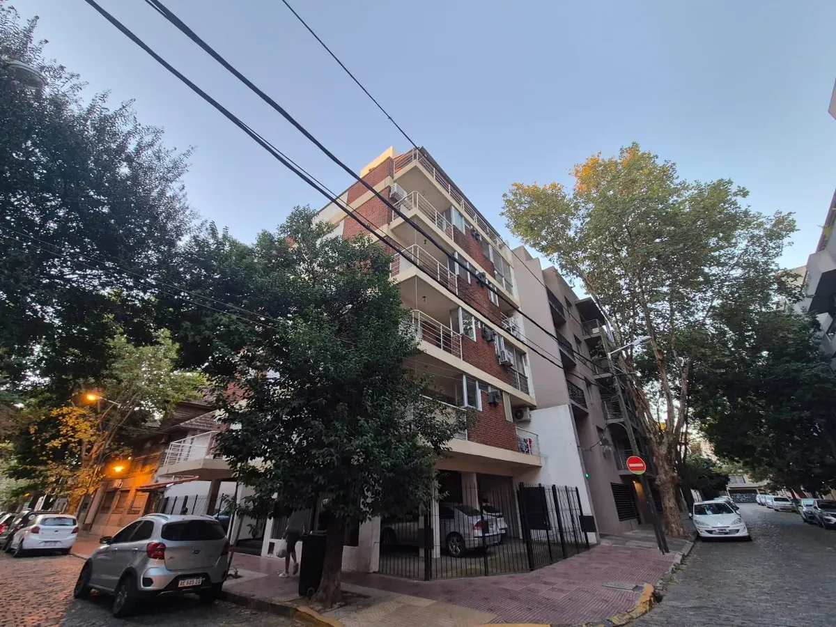 Three-room apartment in Victoria without parking