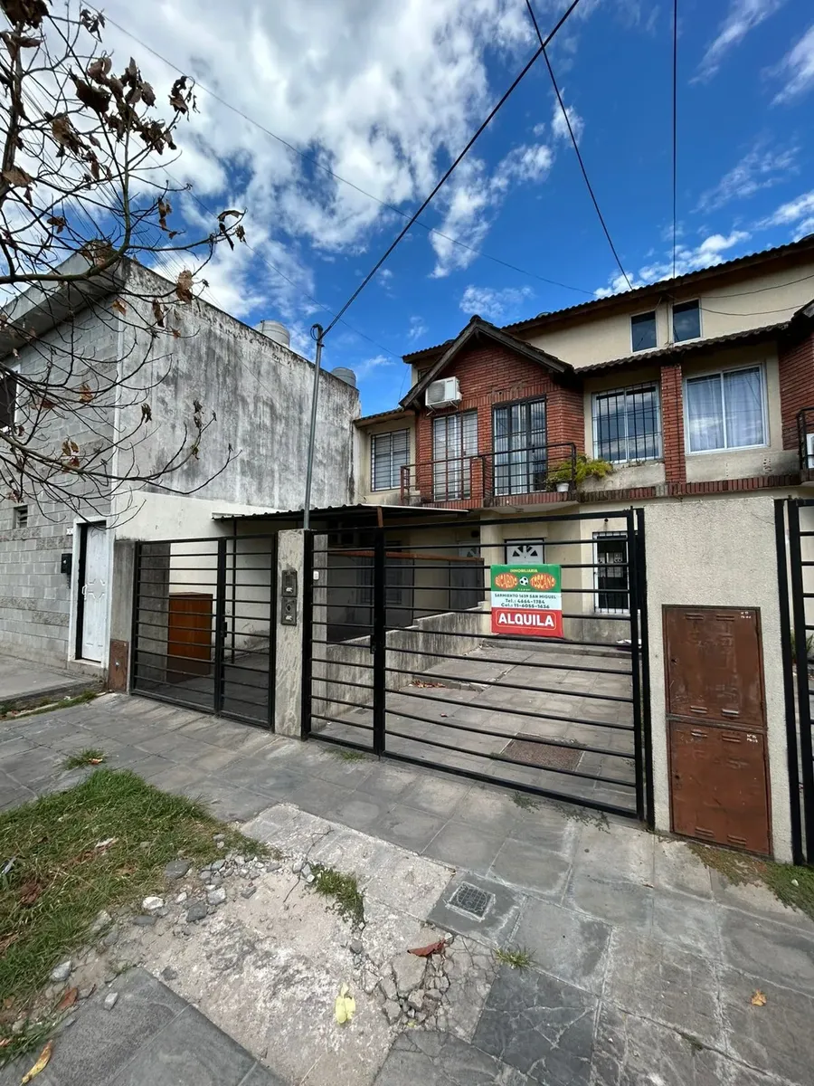 Triplex De 100 Mts2 En R. Peña Y Ruta 8 - Zona Lemos