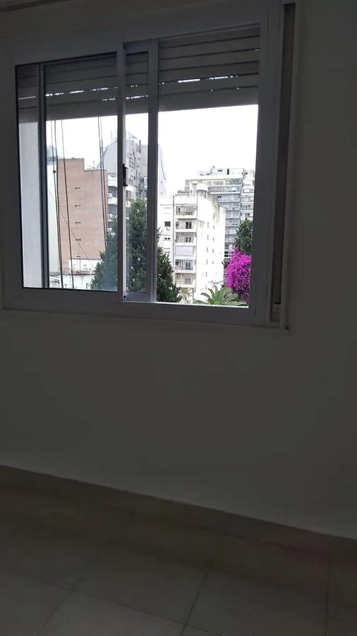Two-room apartment with desk and balcony in Colegiales