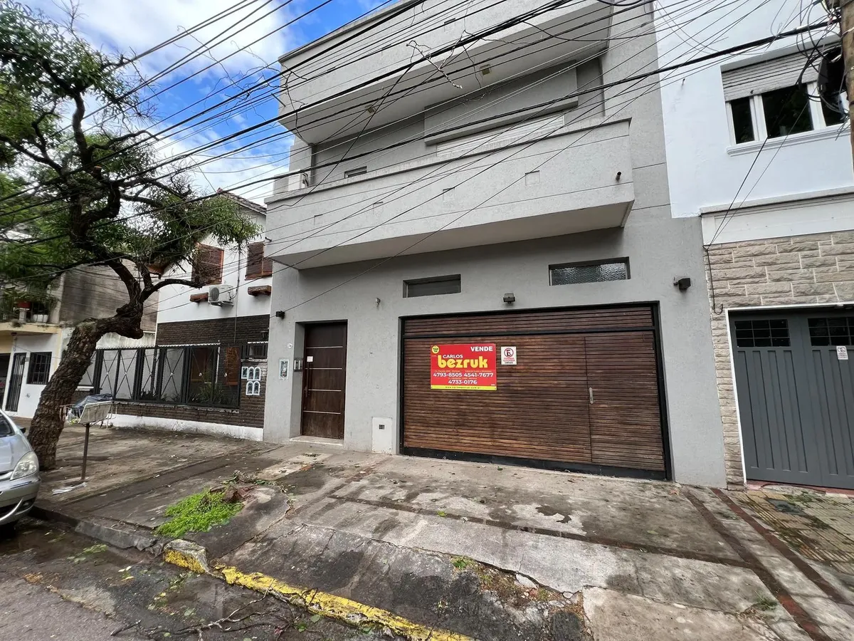 PH de quatro ambientes com 3 quartos e 2 vagas em Olivos