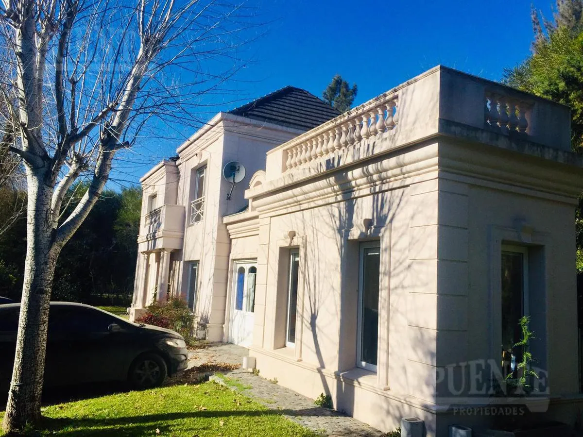 Four-bedroom house in Canning, Solar del Bosque