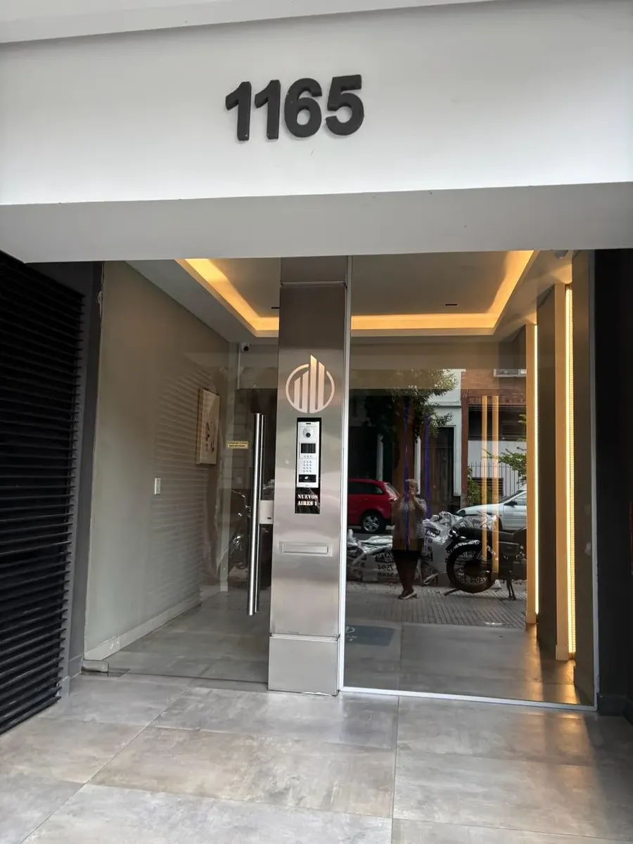 Apartamento de dois ambientes com varanda em Boedo