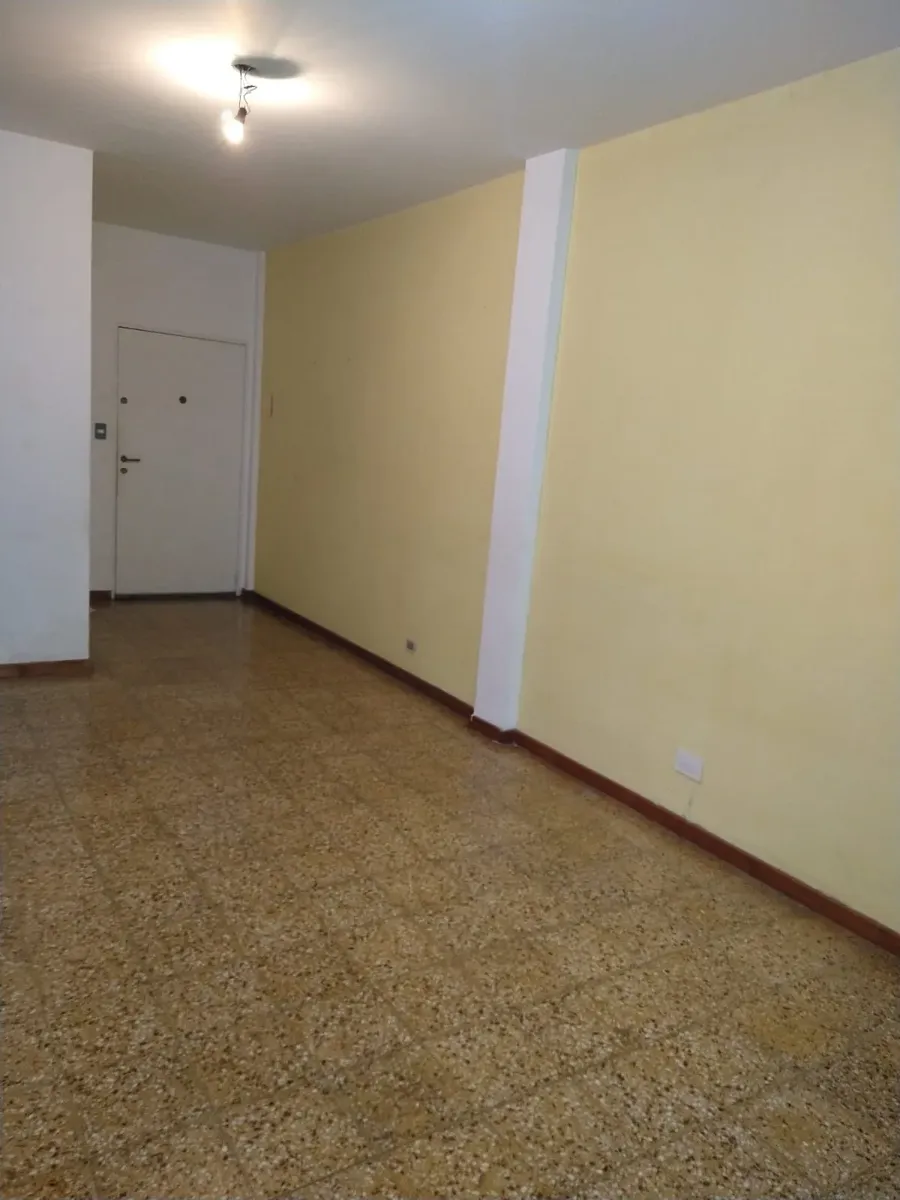 Ground-floor street-facing two-room apartment in Vicente López
