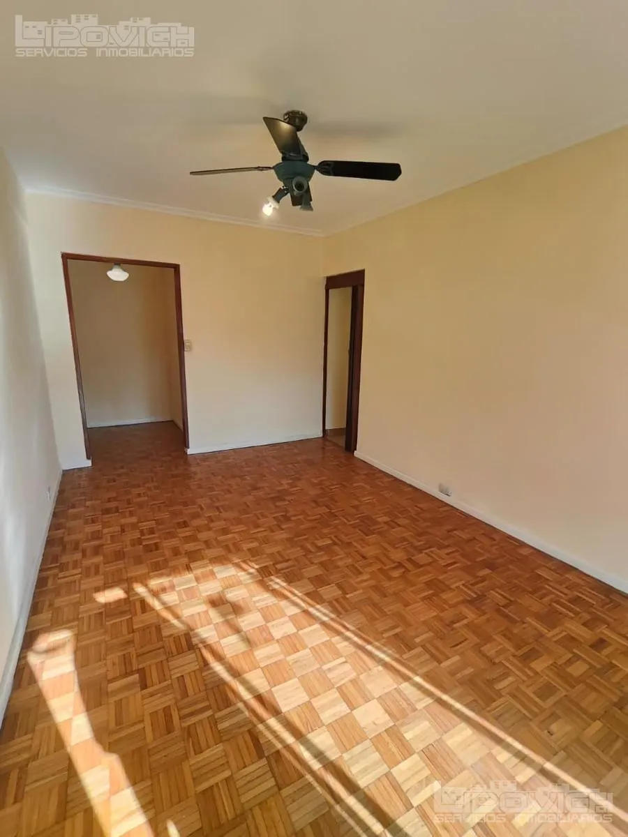 Departamento de 3 ambientes con balcón al frente en Villa Crespo