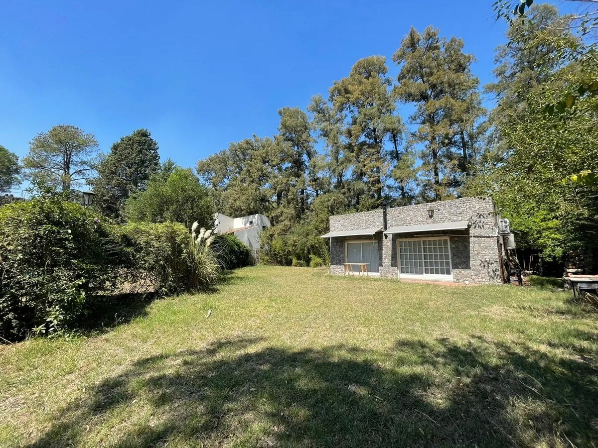 Casa de 2 dormitórios em Ituzaingó, lote de 1.067 m²