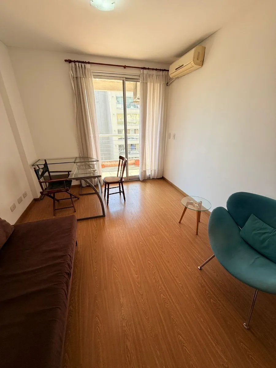 Kitnet de 1 dormitório em Lanús com varanda