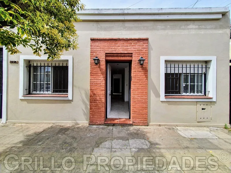 Two-bedroom PH apartment in La Matanza with private entrance and two patios