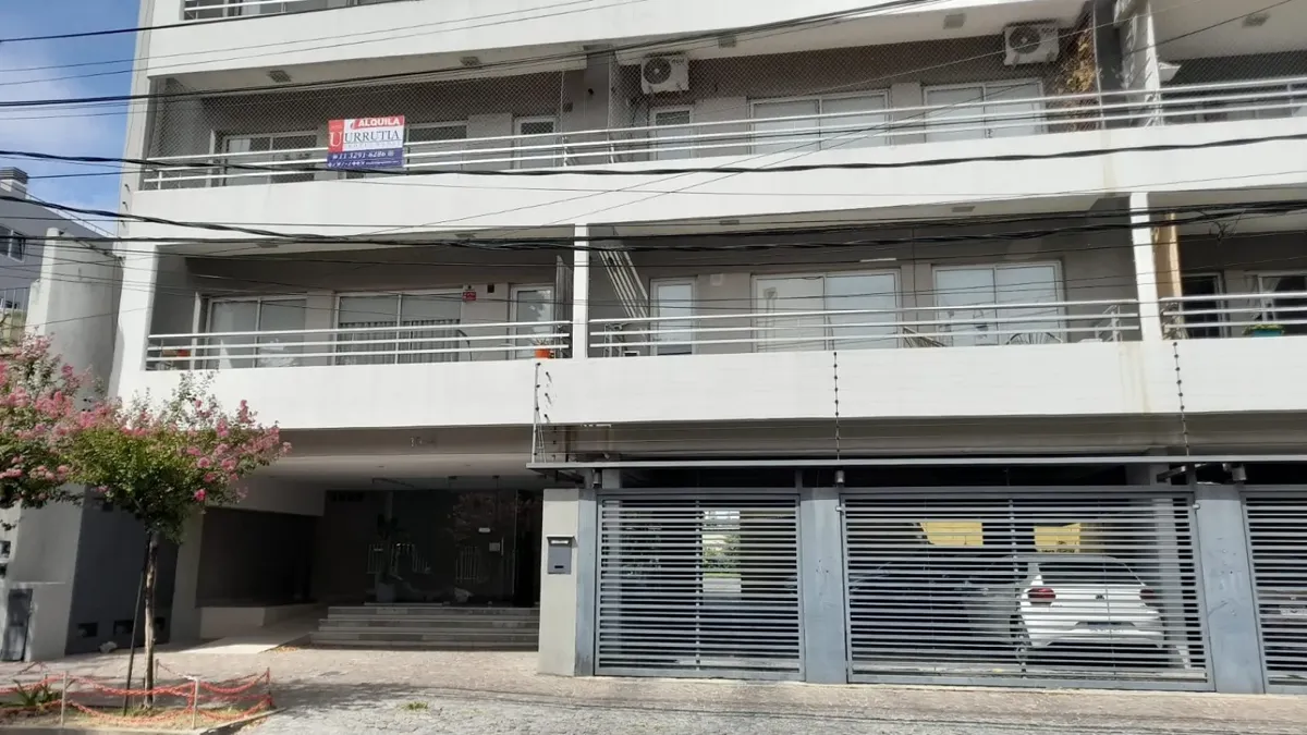 Apartamento de dois ambientes com varanda e vaga de garagem em Florida
