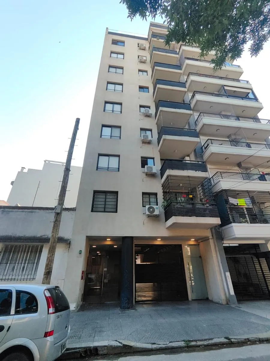 Студия с балконом во двор в Flores