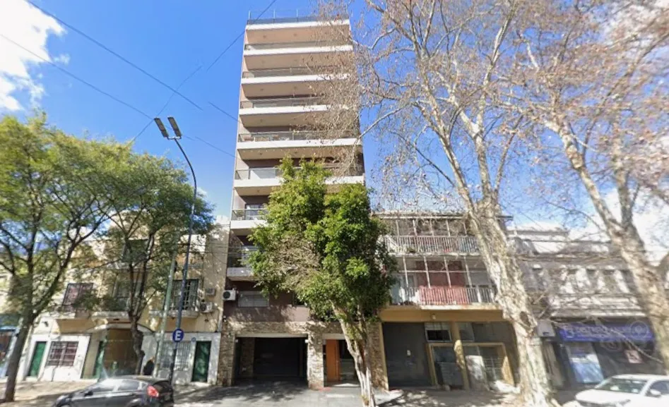 Monoambiente en Parque Chacabuco con balcón