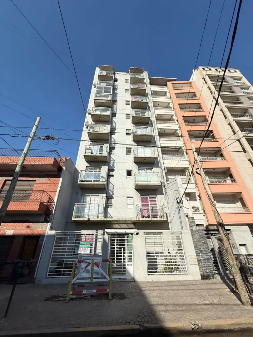 One-room apartment in Caseros, Tres de Febrero