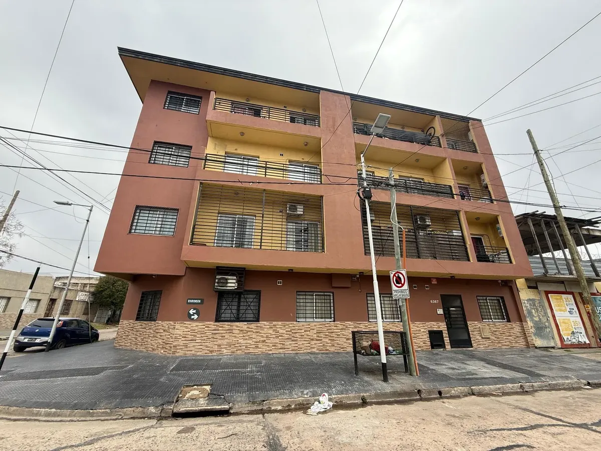 Квартира с 1 спальней и патио в Avellaneda