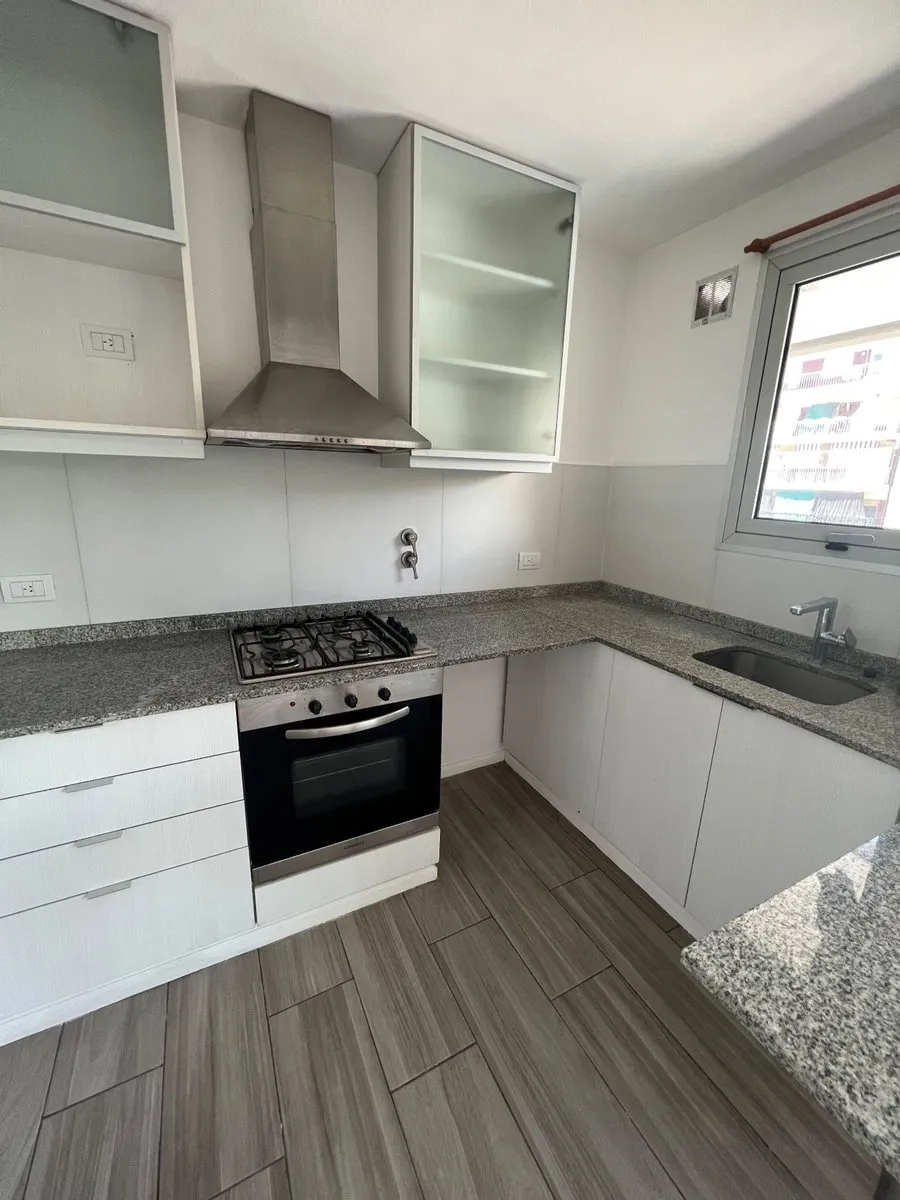 Two-room apartment with parking in Flores