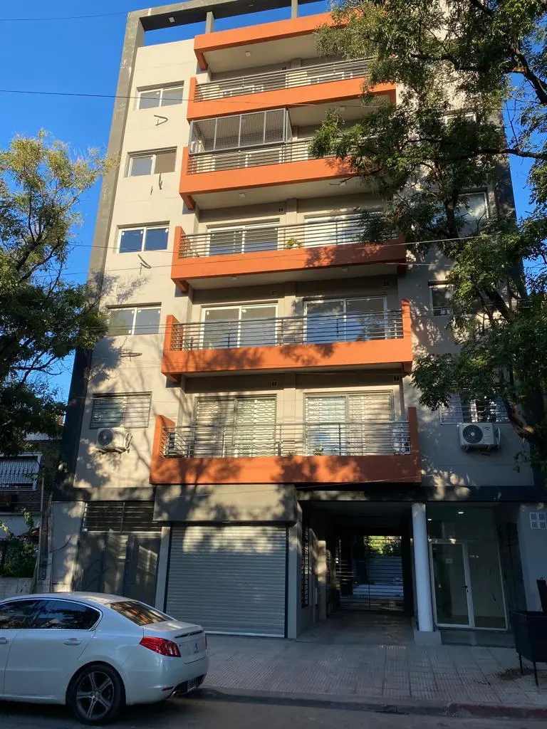 Departamento de 2 ambientes en Moreno centro con cochera