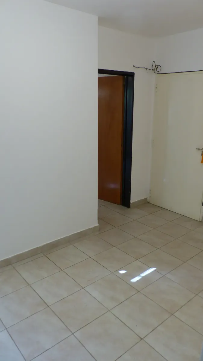 One-bedroom apartment in Parque Chas, first-floor walk-up