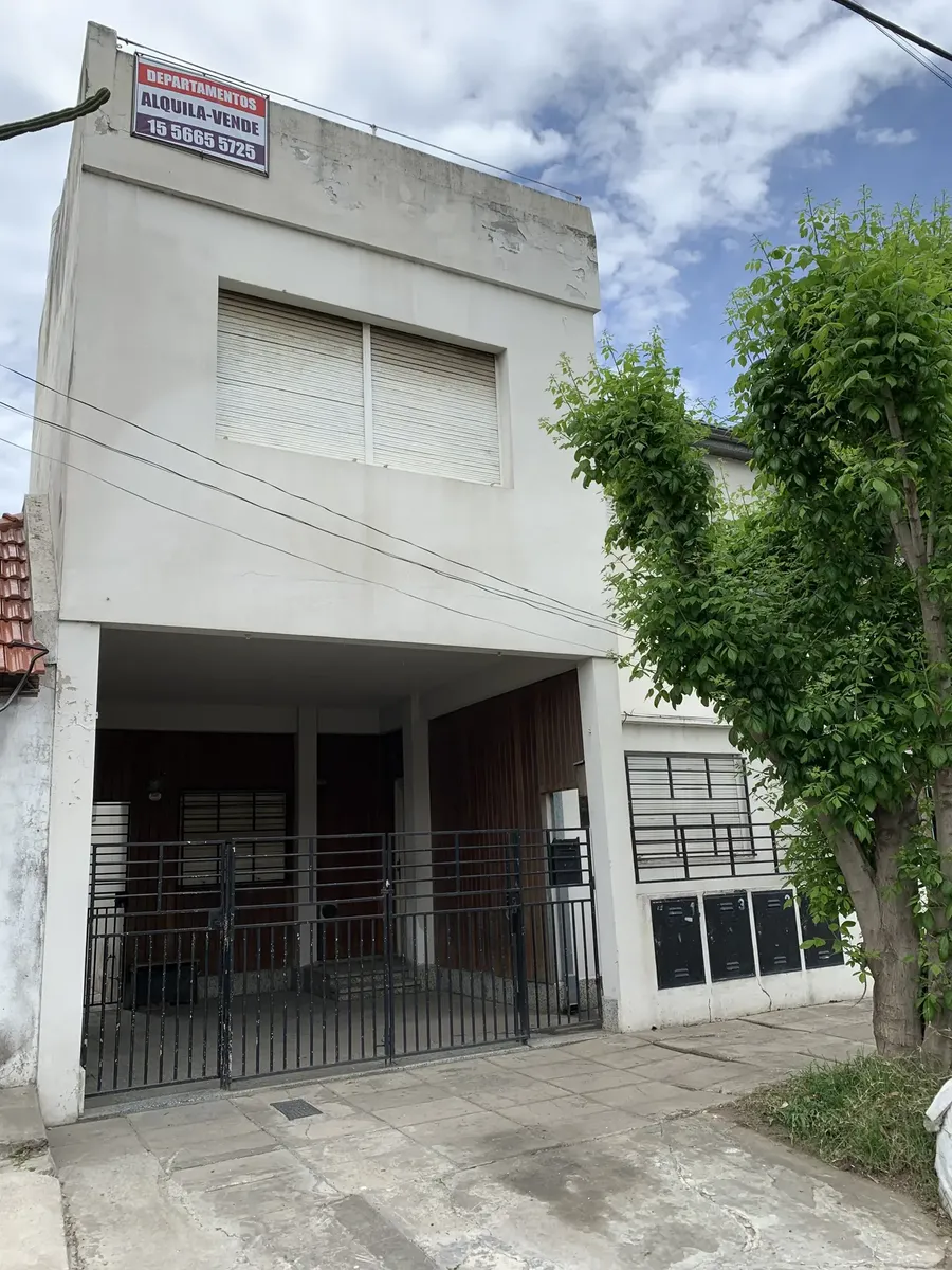 Квартира-улучшение PH с 2 спальнями и двориком в Avellaneda