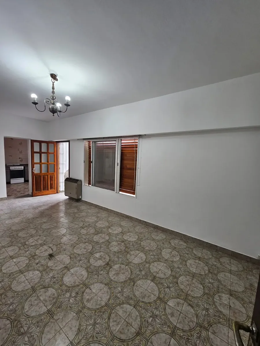 PH con 3 dormitorios, patio y parrilla en Liniers