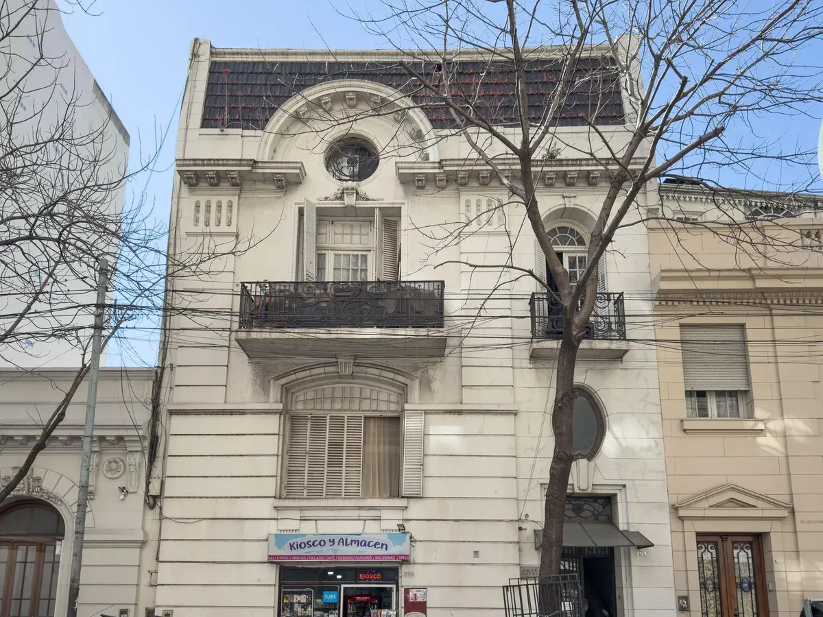 Отель с коммерческим назначением в Caballito