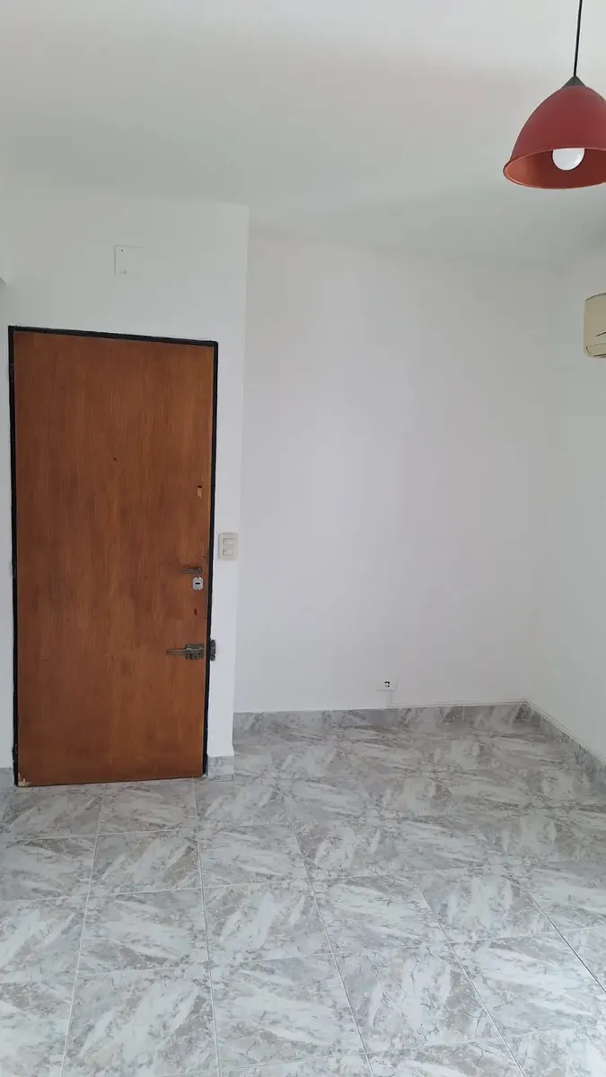 Departamento de 2 ambientes en Parque Patricios con balcón al frente