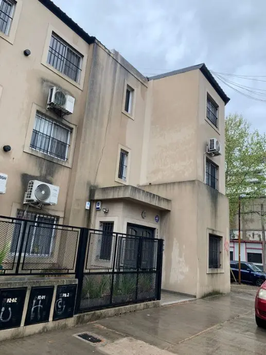 Ground-floor two-bedroom apartment in Quilmes Centro