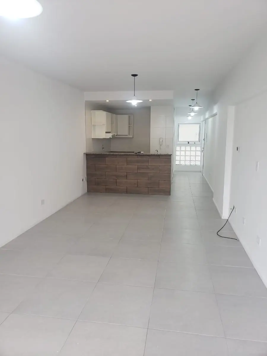 Monoambiente con balcón en Parque Chacabuco