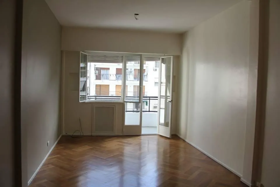 Estúdio no fundo (contrafrente) para locação temporária em Retiro