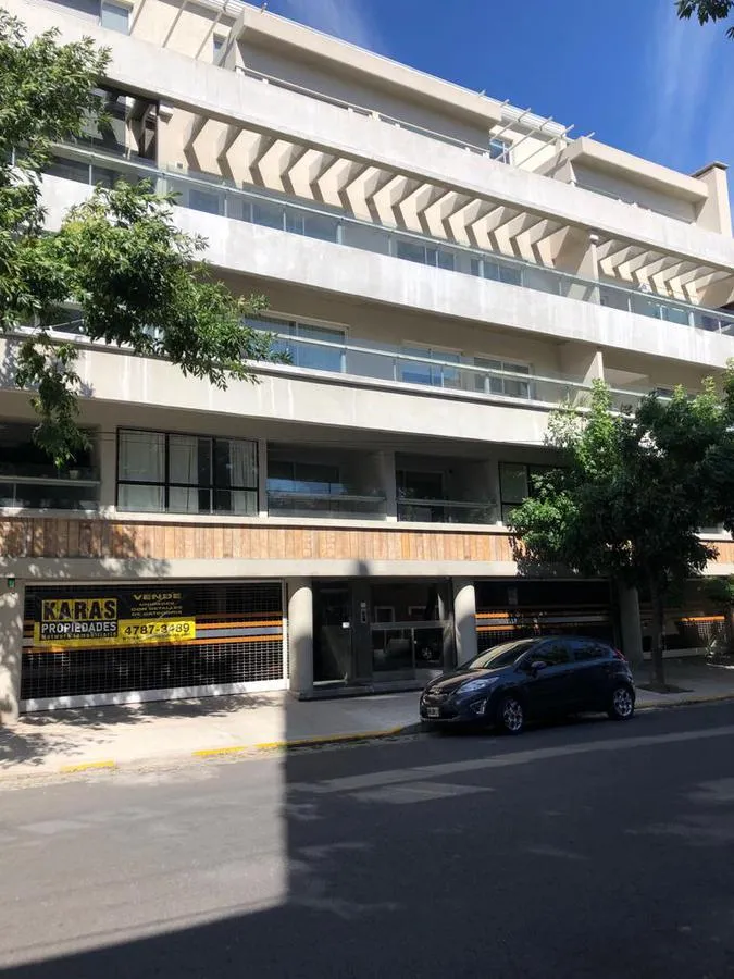 Apartamento de três ambientes com 2 quartos em Coghlan