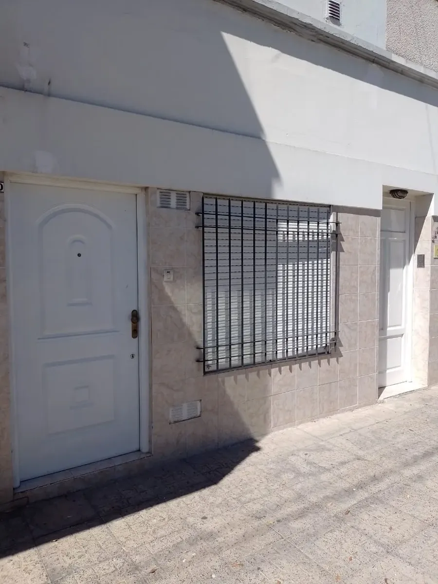 Departamento de 2 ambientes con entrada independiente apto profesional en Liniers