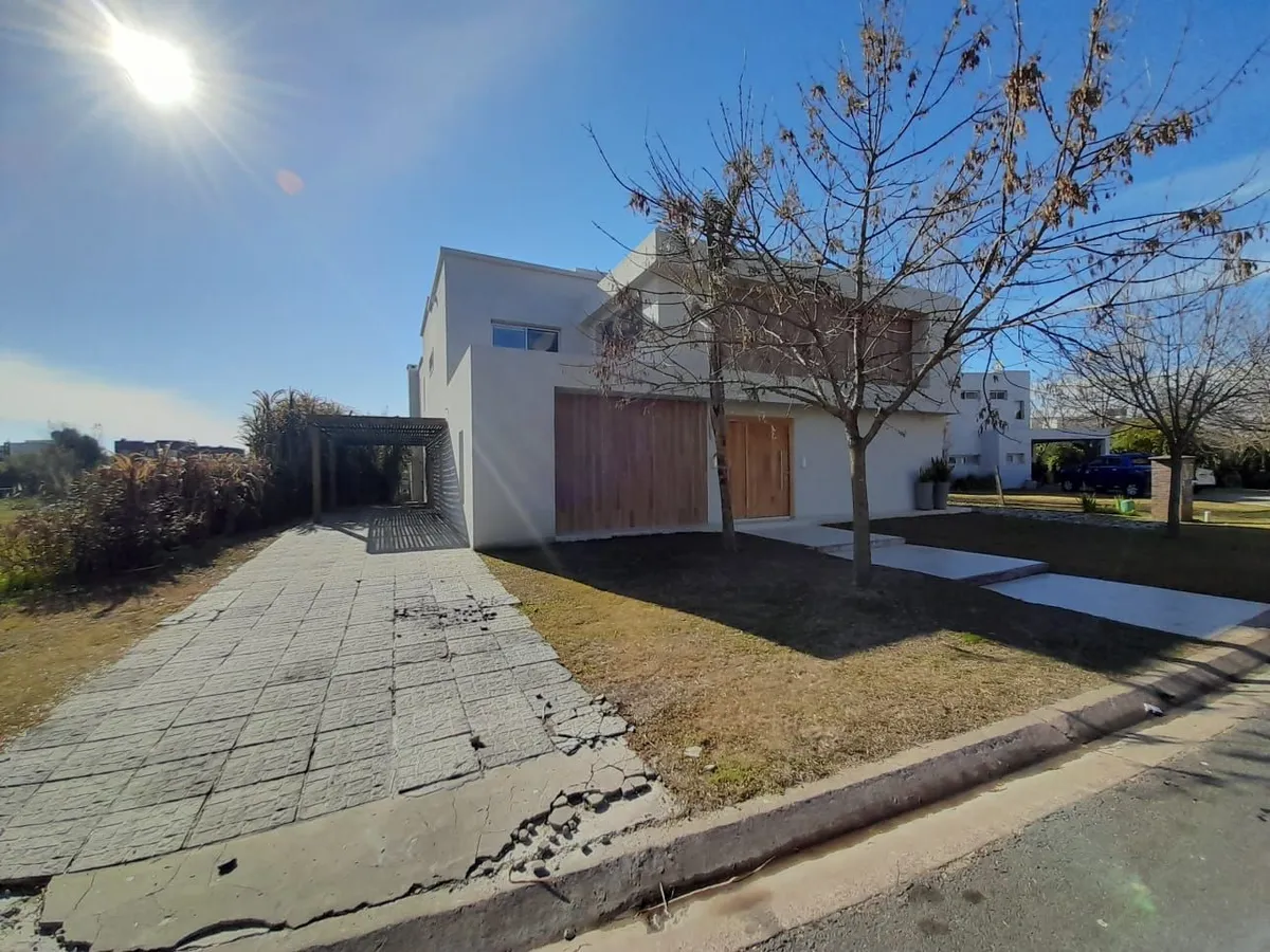 Casa En Alquiler Anual Con Muelle Y Piscina - Santa Clara