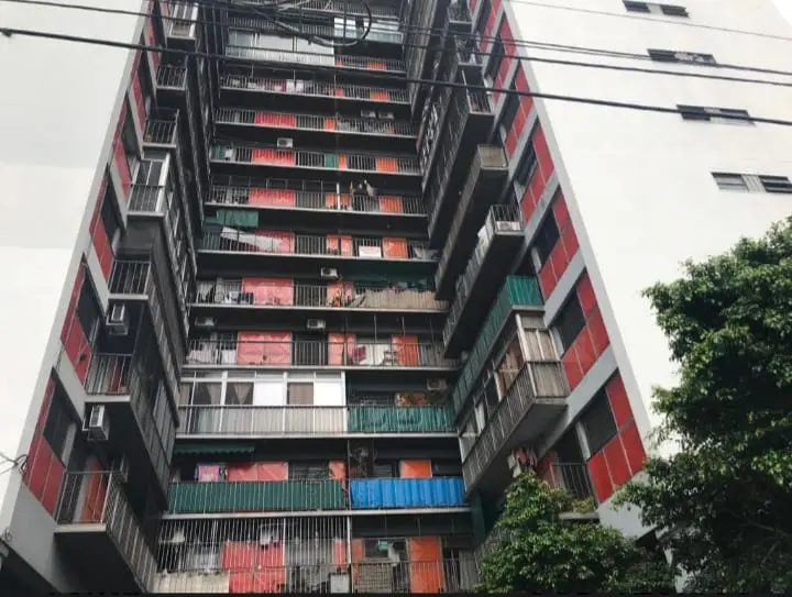 Departamento de 4 ambientes contrafrente en Parque Patricios