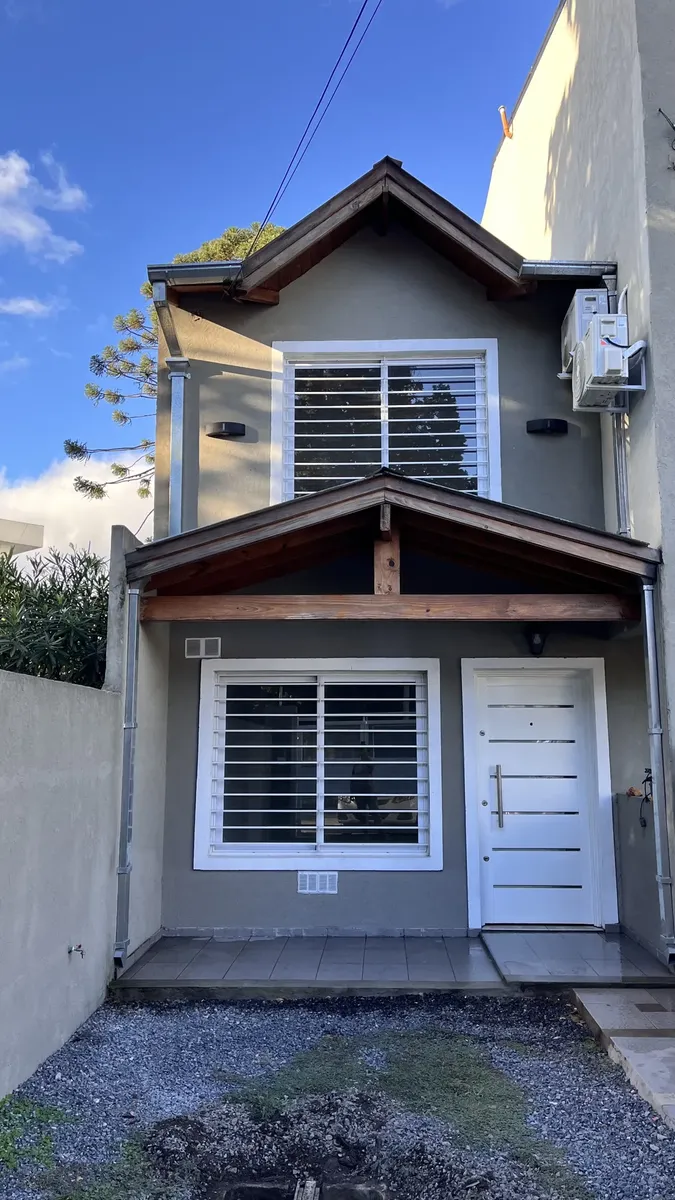 Apartamento dúplex de 4 ambientes com 3 dormitórios em Hurlingham