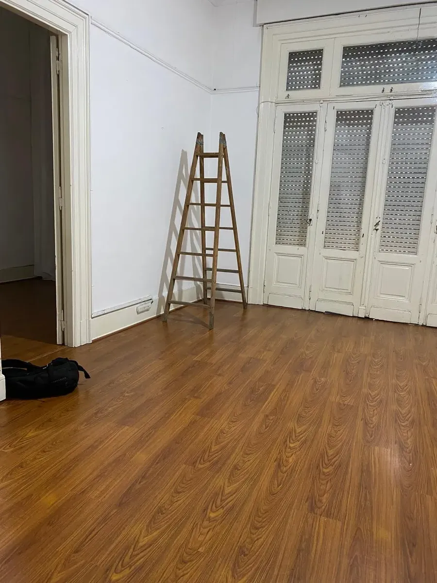 Apartamento de 3 dormitórios térreo em Balvanera