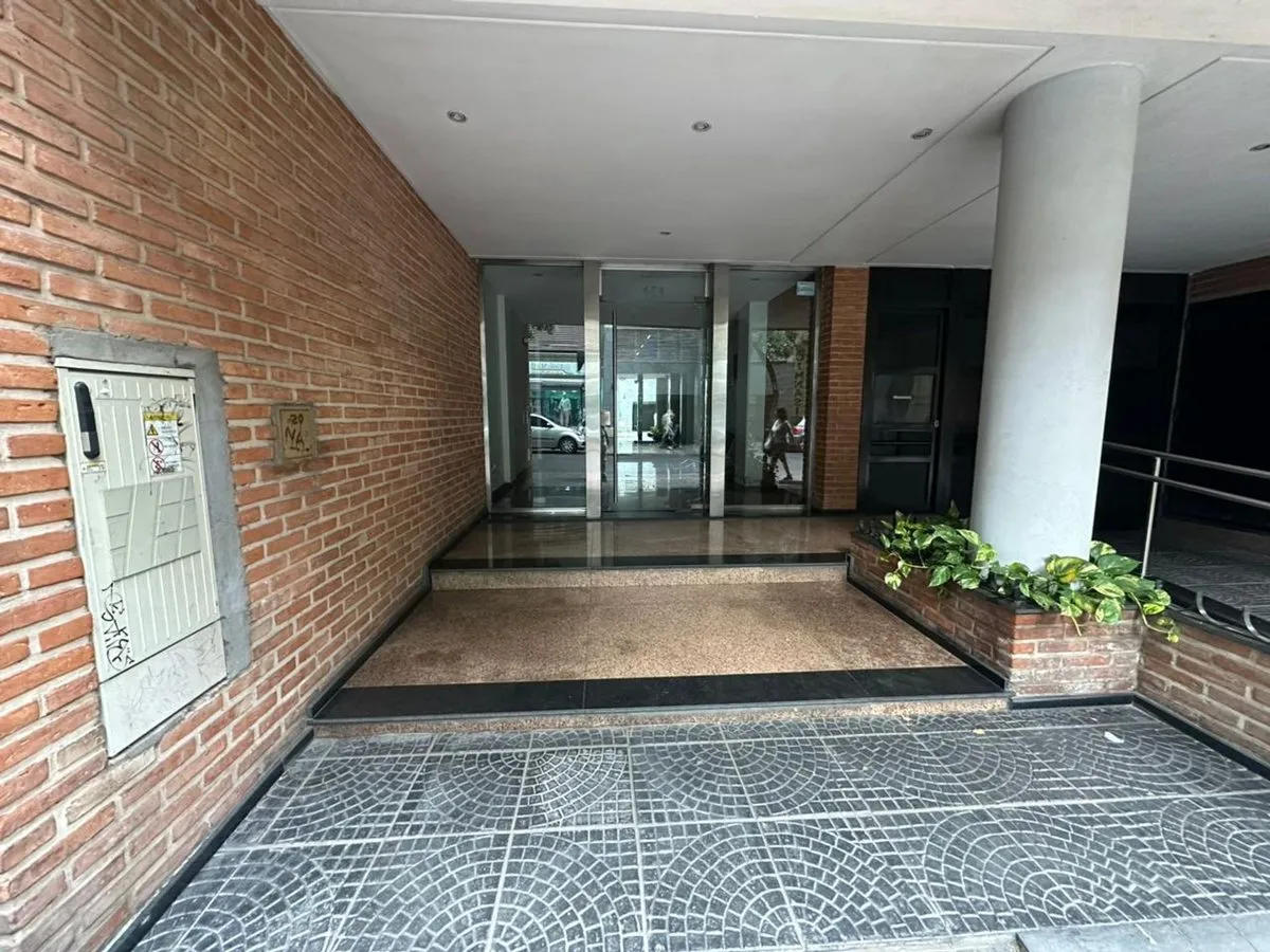 Departamento de 3 ambientes con 2 baños en Flores