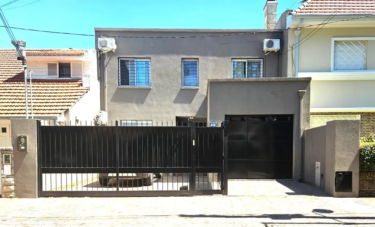 Four-bedroom house apartment in Acassuso with pool