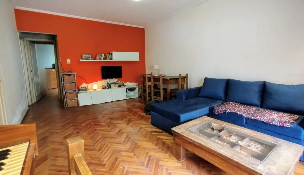 Unfurnished three-room apartment in Villa Urquiza with balcony