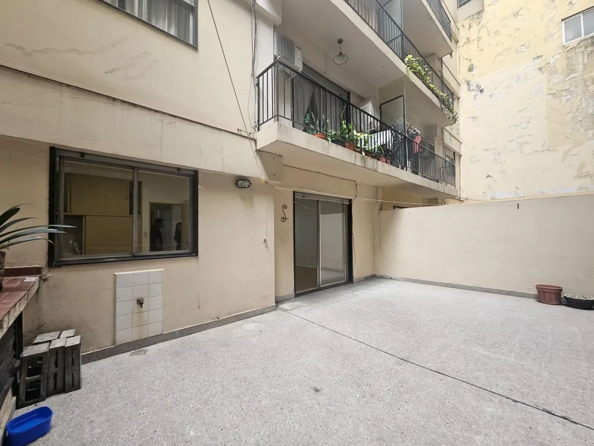 Departamento de 2 ambientes con patio en Retiro