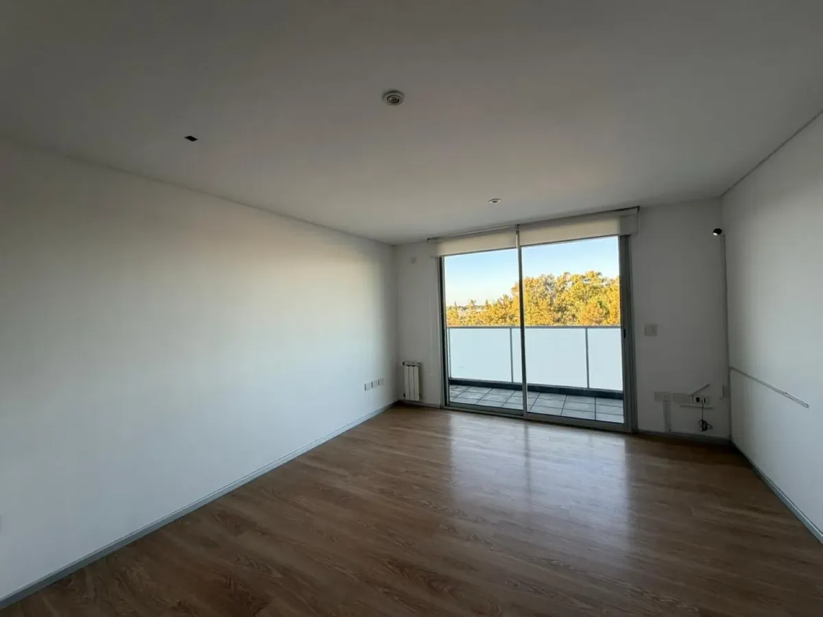 Three-room apartment with parking in Quilmes