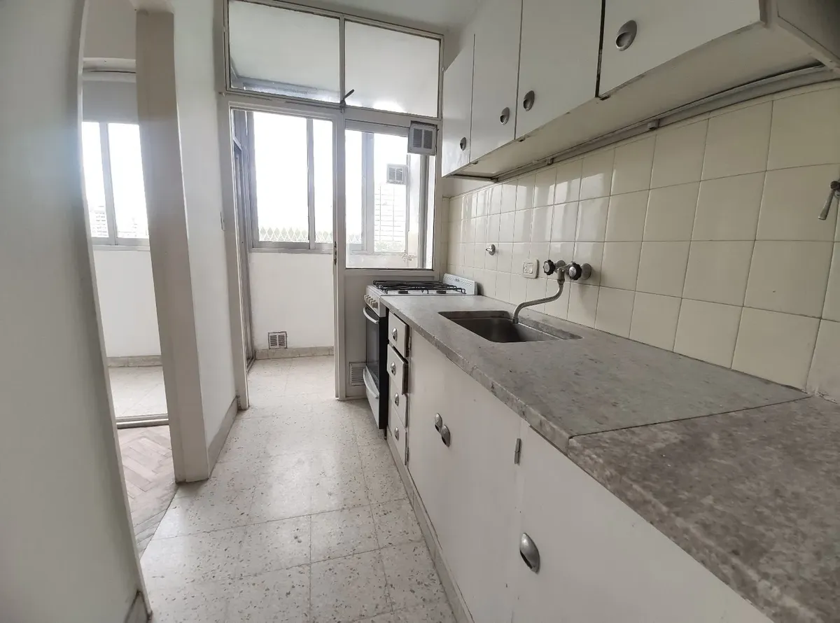 Apartamento de 1 quarto em La Plata, de frente para a rua
