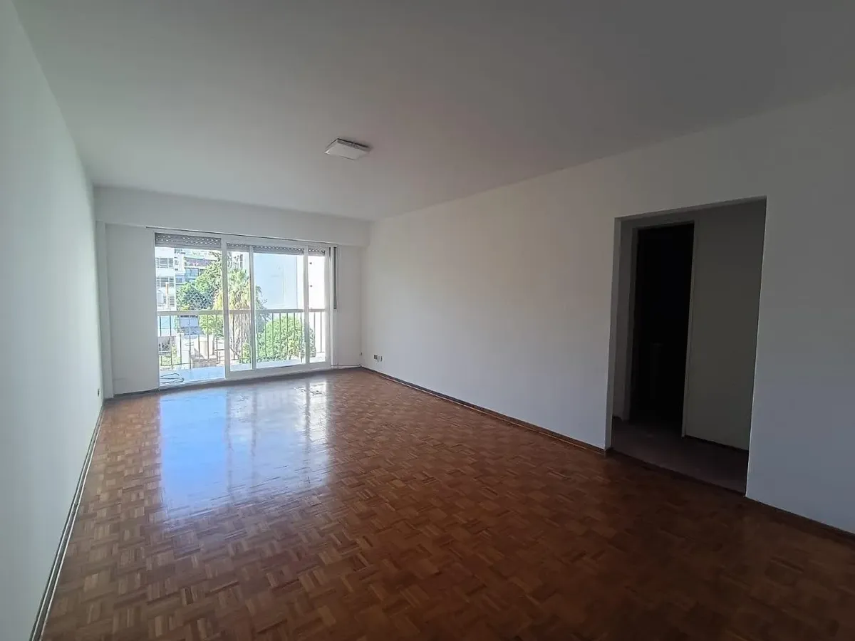 Three-room apartment with maid’s room and balcony in Belgrano