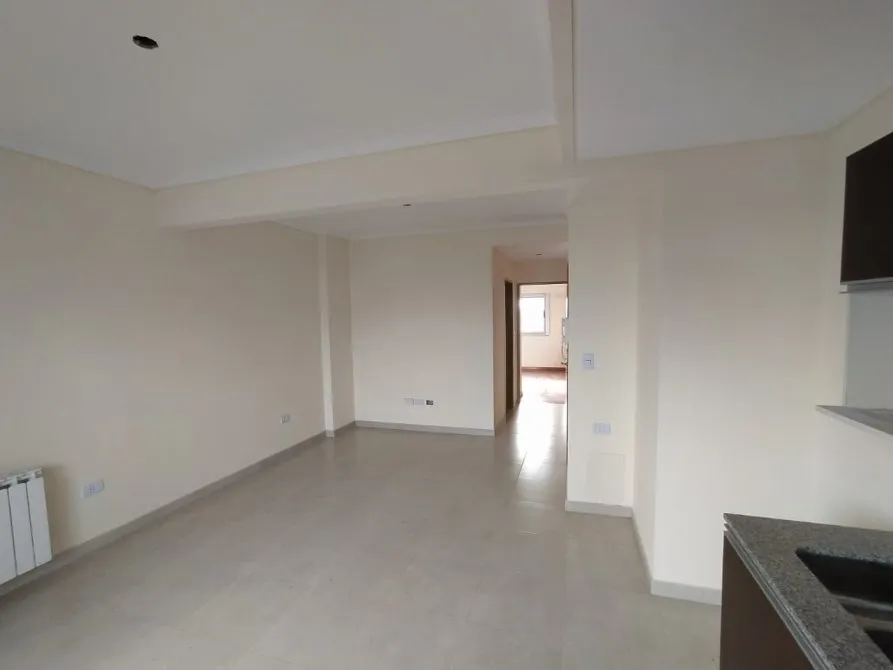 Apartamento de 2 ambientes com varanda em Sarandí