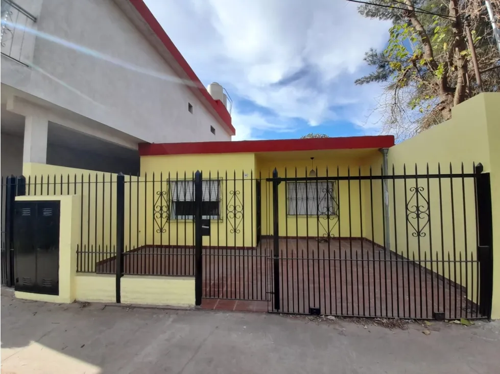 Casa em PH com 2 dormitórios em Ituzaingó