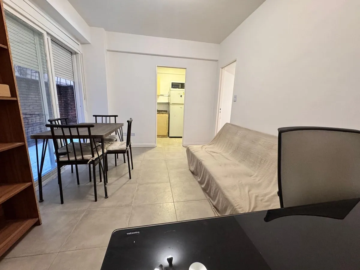 Departamento amoblado de 2 ambientes con balcón y patio en Recoleta