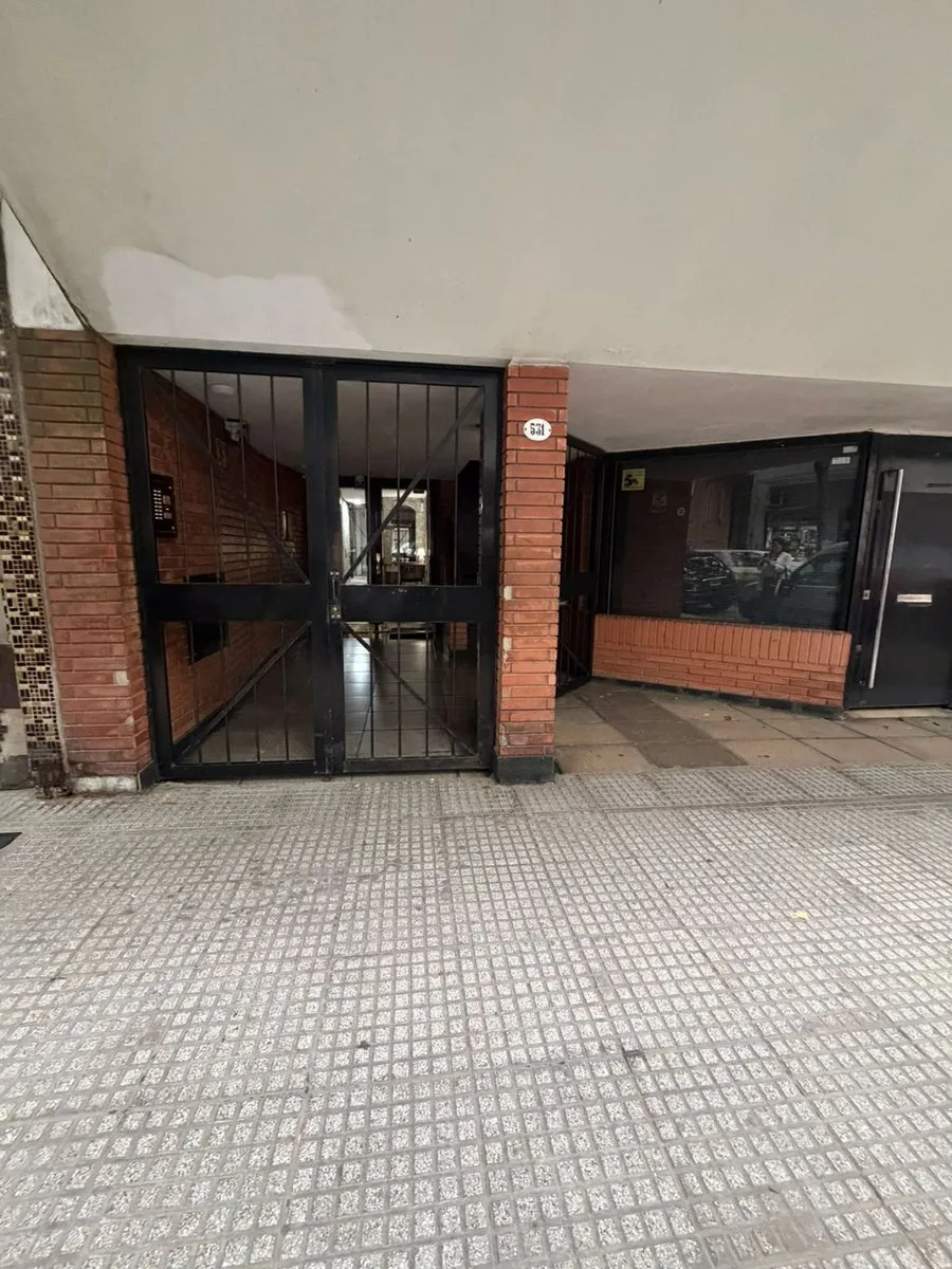 Departamento de 2 ambientes con balcón francés en Almagro